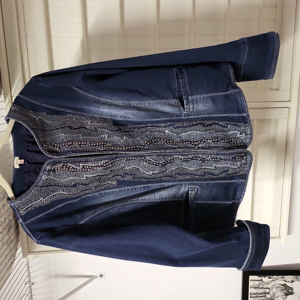 Reba lined jacket size extra large bead chain detail